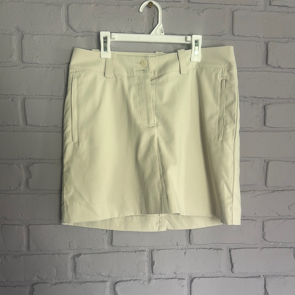 NWOT Nike Cream Flat Front Skirt size 6